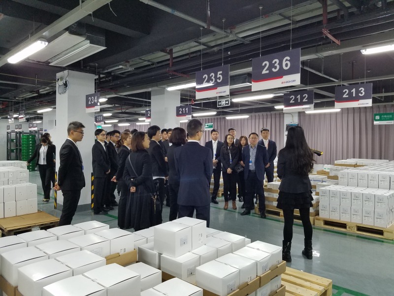 参观冷链物流库房